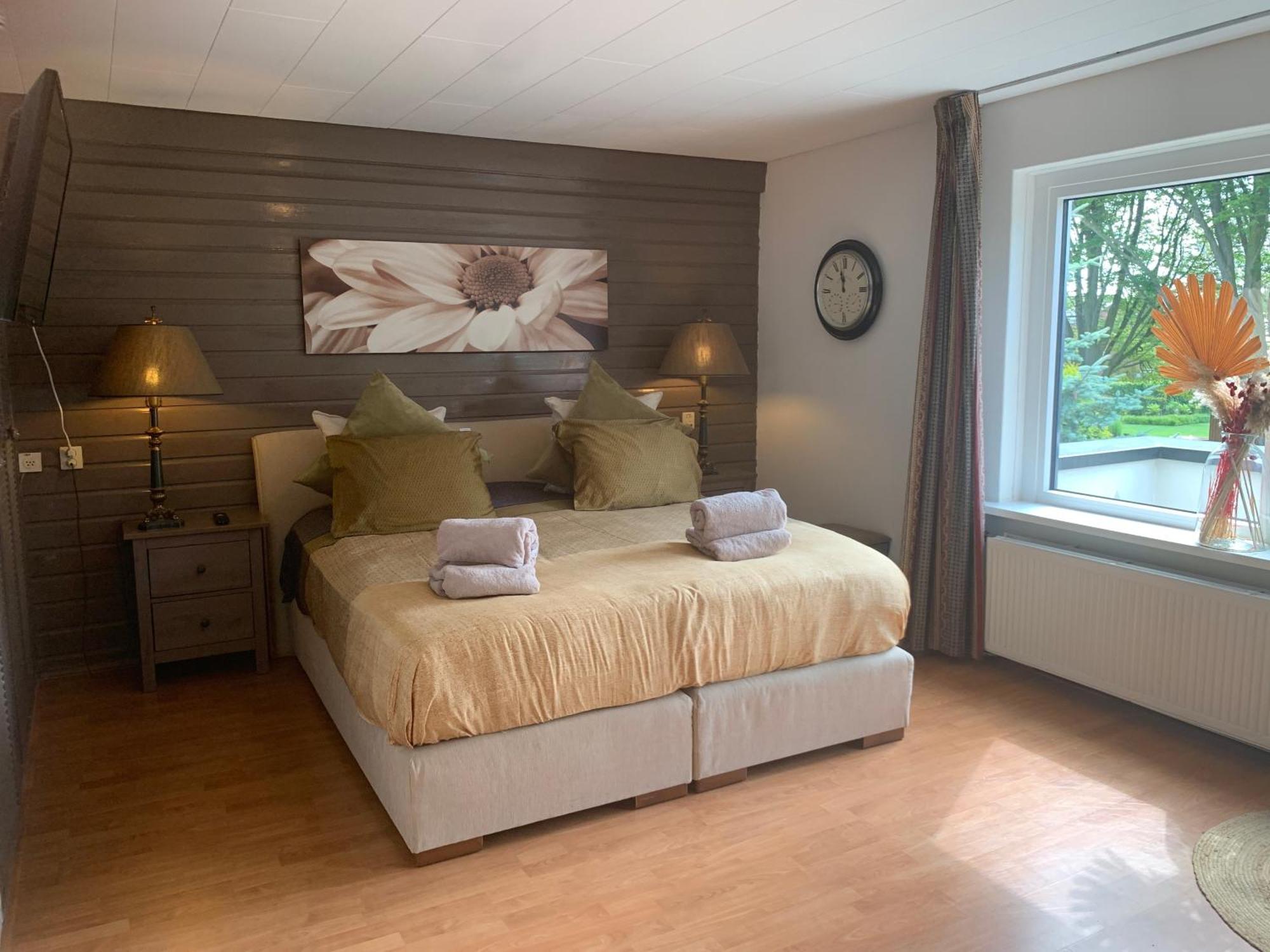 Comfortabele Familie Suite Met 2 Slk, Speelzolder, Balkon, Airco Den Ham Экстерьер фото